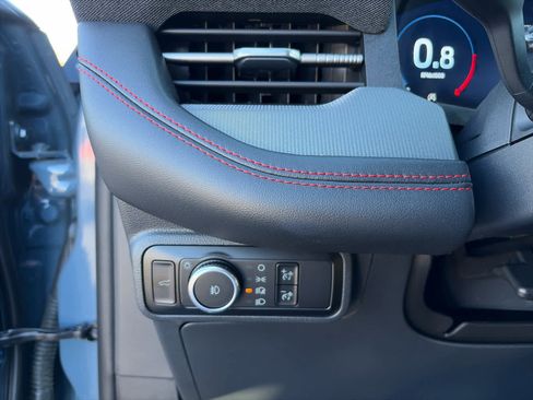 Used 2025 Ford Explorer ST-Line image 14