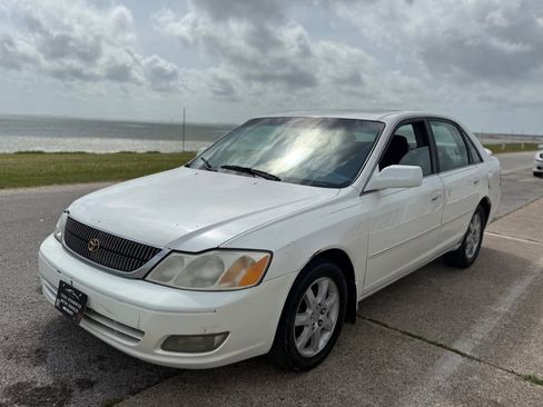 Used 2001 Toyota Avalon XLS FWD image 1