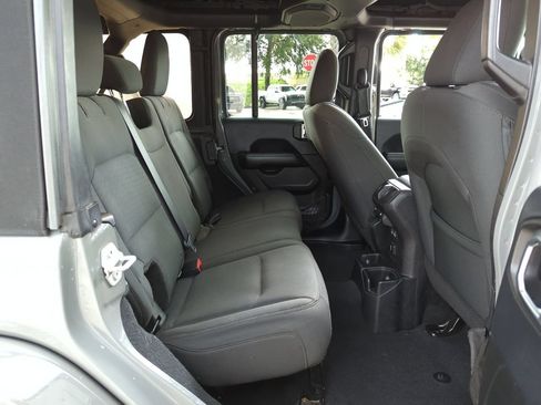 Used 2018 Jeep Wrangler Unlimited Sahara AWD/4WD image 23