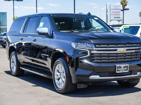 Used 2024 Chevrolet Suburban Premier AWD/4WD image 5