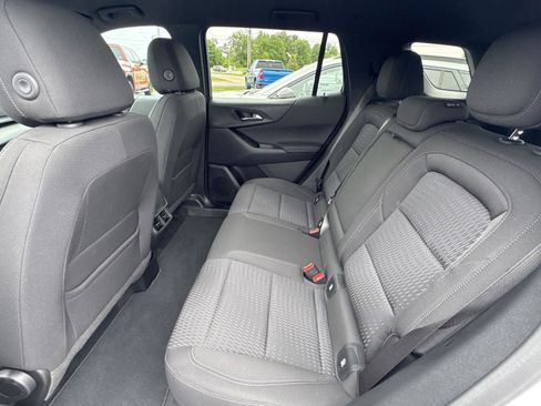 Used 2025 Chevrolet Equinox LT w/ Safety and Technology Package FWD image 8