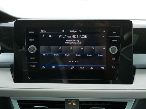 New 2025 Volkswagen Taos SE image 10