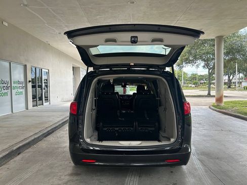 Used 2021 Chrysler Voyager Lxi FWD image 30