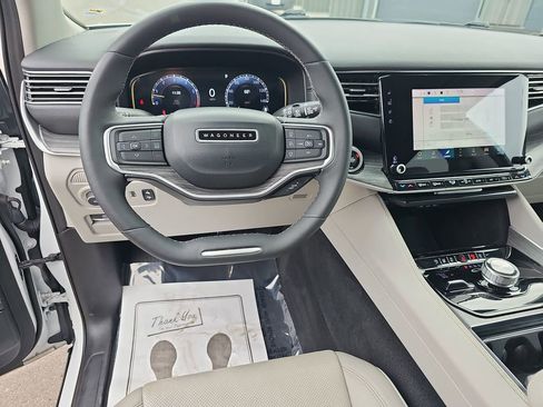 Used 2024 Jeep Wagoneer L Series II image 21
