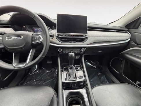Used 2022 Jeep Compass Latitude image 11