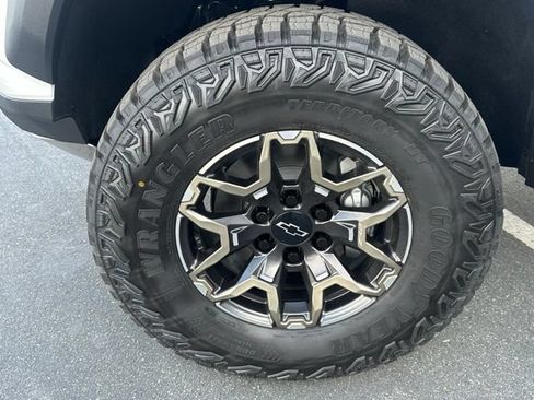 New 2026 Chevrolet Colorado ZR2 w/ Technology Package AWD/4WD image 32