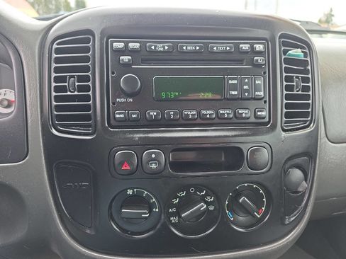 Used 2006 Ford Escape XLS image 17