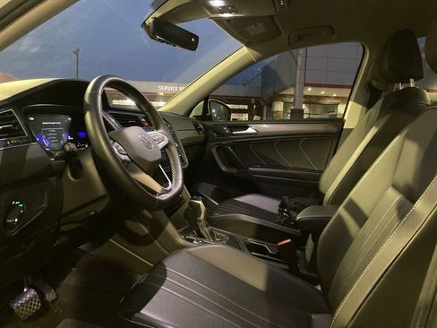 Used 2023 Volkswagen Tiguan SE image 9