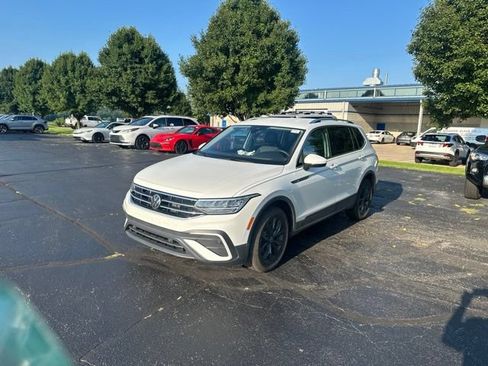 Used 2024 Volkswagen Tiguan SE AWD/4WD image 3
