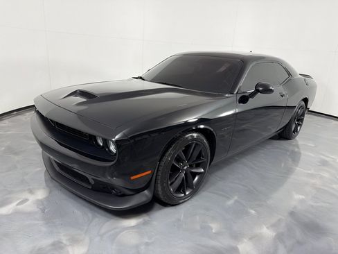 Used 2021 Dodge Challenger R/T w/ Performance Handling Group RWD image 9