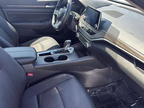 Used 2025 Nissan Altima 2.5 SV FWD image 22