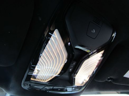 Used 2020 BMW X7 M50i w/ Dynamic Handling Package image 28