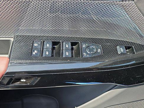 New 2025 BMW i7 xDrive60 image 30