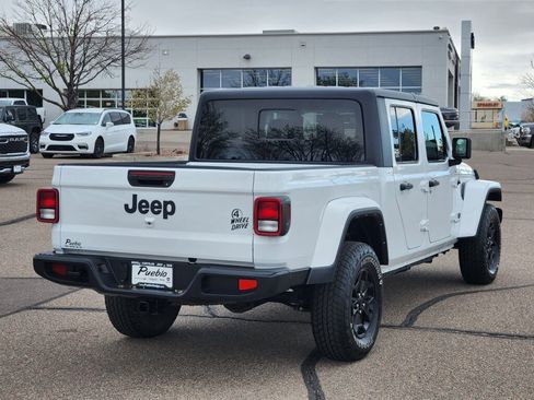 Used 2021 Jeep Gladiator Willys AWD/4WD image 3