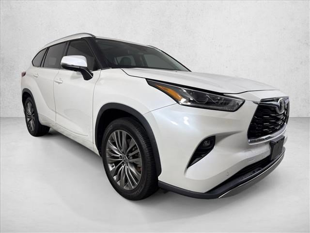 Used 2021 Toyota Highlander Platinum FWD image 1