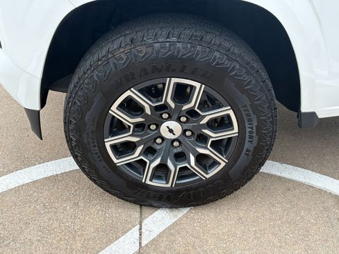 Used 2023 Chevrolet Colorado Z71 w/ Z71 Convenience Package 2 image 4