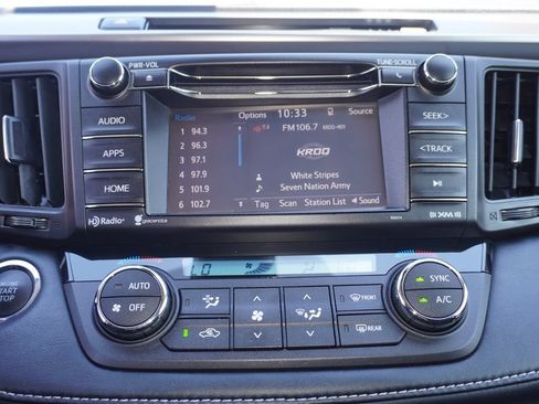 Used 2018 Toyota RAV4 XLE FWD image 16