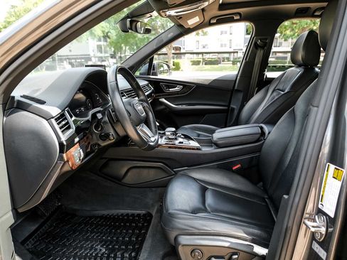 Used 2019 Audi Q7 3.0T Premium Plus w/ Premium Plus Package AWD/4WD image 4