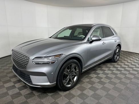 Used 2023 Genesis Electrified GV70 Advanced image 7