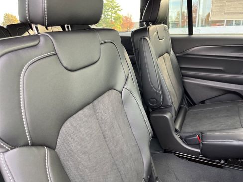 New 2025 Jeep Grand Cherokee L Altitude image 41