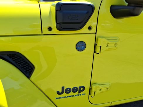 Used 2024 Jeep Wrangler Unlimited w/ Convenience Group image 5