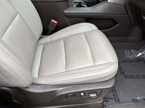 Used 2022 Chevrolet Suburban LT w/ LT Signature Package image 12