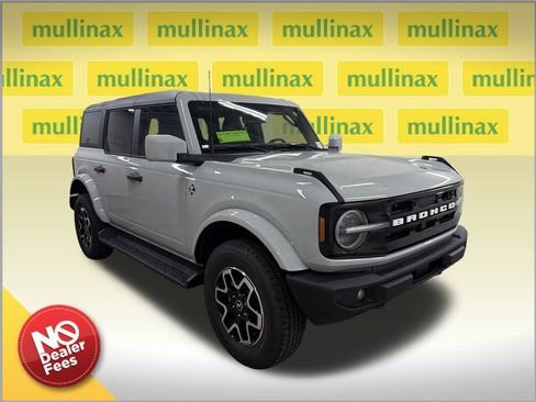 New 2026 Ford Bronco Outer Banks AWD/4WD image 1