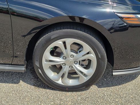Certified 2023 Honda Accord LX image 7
