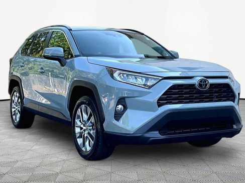 Used 2021 Toyota RAV4 XLE Premium FWD image 3
