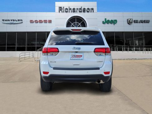 Used 2022 Jeep Grand Cherokee Laredo E image 3