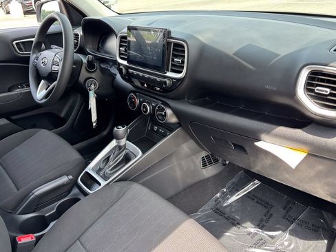 Used 2025 Hyundai Venue SE FWD image 34