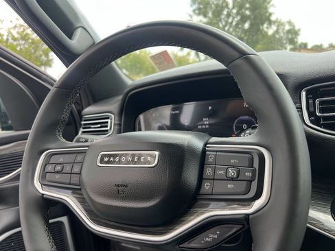 Used 2022 Jeep Wagoneer Series II w/ Premium Group I AWD/4WD image 5