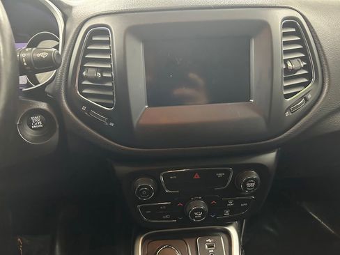 Used 2021 Jeep Compass Latitude w/ Convenience Group AWD/4WD image 19