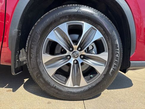 Used 2022 Toyota Highlander XLE image 51