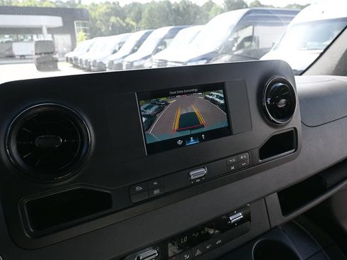 Used 2024 Mercedes-Benz Sprinter 2500 image 11