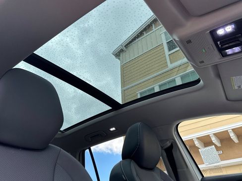 Certified 2026 Volkswagen Tiguan SE w/ Panoramic Sunroof Package FWD image 17
