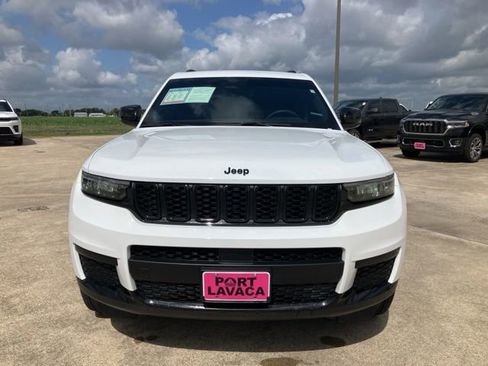 Used 2025 Jeep Grand Cherokee L Laredo RWD image 2