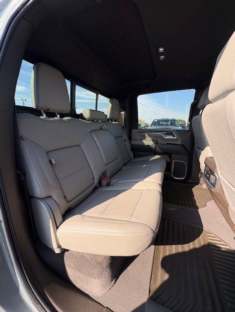 Used 2024 Chevrolet Silverado 2500 LTZ w/ LTZ Convenience Package AWD/4WD image 11