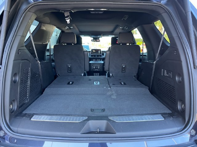 Used 2023 GMC Yukon AT4 w/ Technology Package AWD/4WD image 18