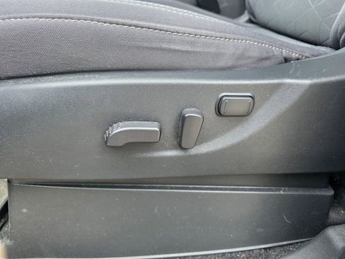 Used 2025 Nissan Frontier SV image 14