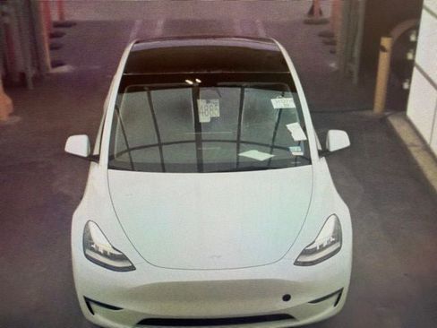 Used 2023 Tesla Model Y Long Range AWD/4WD image 11