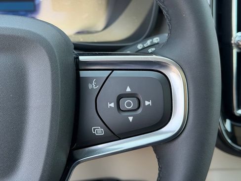 Certified 2024 Volvo XC40 B5 Plus w/ Protection Package Premier AWD/4WD image 27