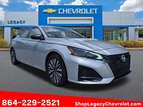Used 2024 Nissan Altima 2.5 SV FWD image 1