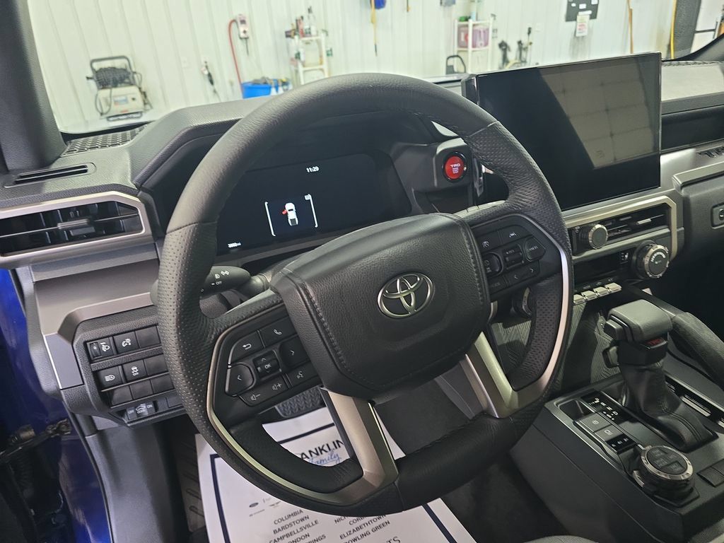 Used 2025 Toyota Tacoma TRD Off-Road AWD/4WD image 18