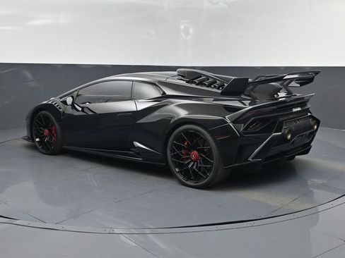Used 2022 Lamborghini Huracan STO RWD image 4