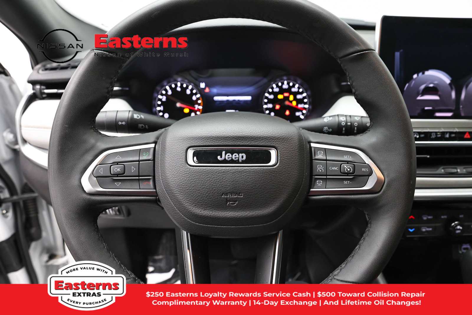 Used 2025 Jeep Compass Limited AWD/4WD image 10