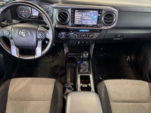 Used 2022 Toyota Tacoma TRD Off-Road image 3