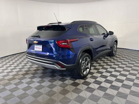 Certified 2024 Chevrolet Trax LT w/ Sunroof Package FWD image 14