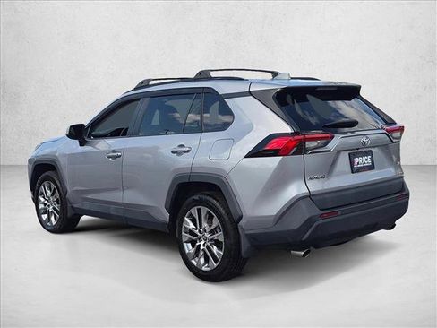 Used 2021 Toyota RAV4 XLE Premium FWD image 8
