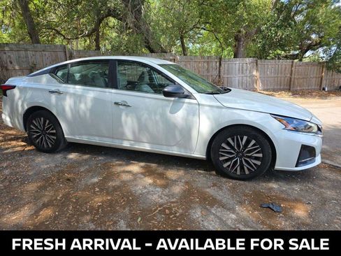 Used 2025 Nissan Altima 2.5 SV image 2